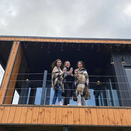 Under Sky - з теплим басейном ,чаном-джакузі, панорамною ванною та Playstation 5